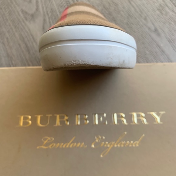 —-SOLD——-Womens Burberry Check Slip on Sneakers - Picture 4 of 7